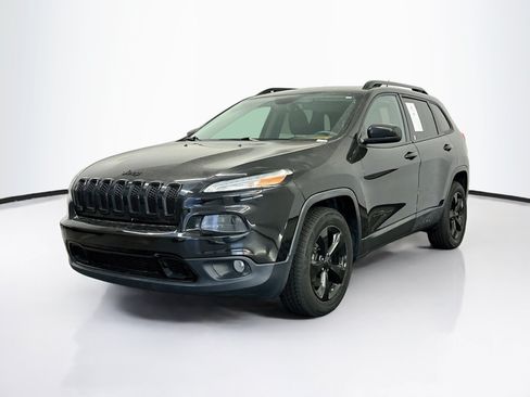 Used 2015 Jeep Cherokee Latitude w/ Comfort/Convenience Group AWD/4WD image 3