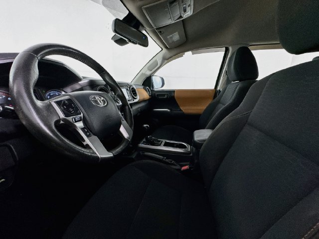 Used 2019 Toyota Tacoma SR5 RWD image 18