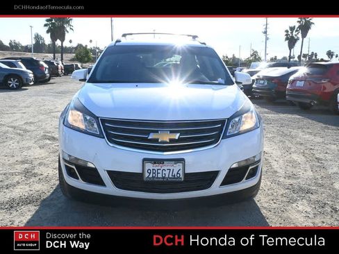 Used 2017 Chevrolet Traverse LT w/ Style and Technology Package FWD image 2