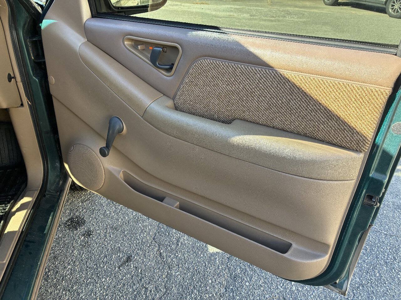 Used 1996 Chevrolet S10 Pickup LS RWD image 12