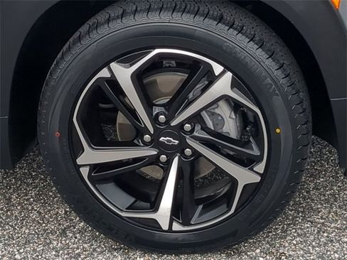 Used 2021 Chevrolet TrailBlazer RS w/ Technology Package image 11