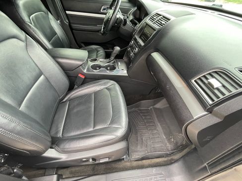 Used 2016 Ford Explorer XLT w/ Equipment Group 202A FWD image 33