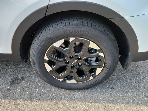 Certified 2025 Kia Sorento S FWD image 35