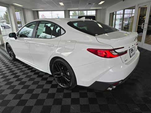 Used 2025 Toyota Camry SE image 5