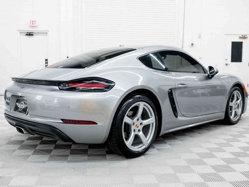 Used 2018 Porsche 718 Cayman RWD image 8