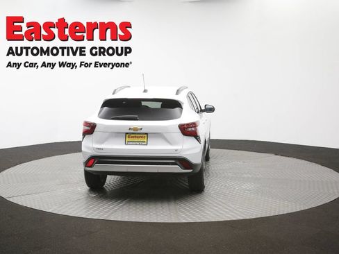 Used 2025 Chevrolet Trax LT FWD image 38