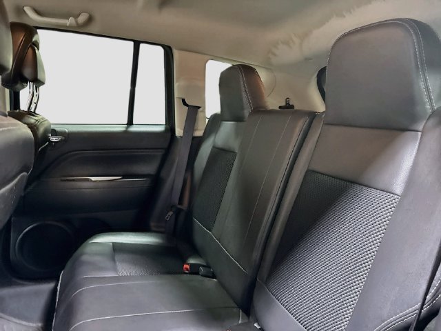 Used 2015 Jeep Compass Latitude AWD/4WD image 17