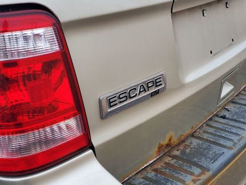 Used 2011 Ford Escape XLT w/ 201A Rapid Spec Order Code image 5