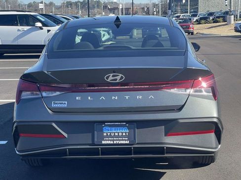 Used 2026 Hyundai Elantra SE image 3