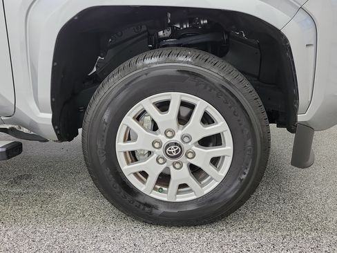 Certified 2025 Toyota Tacoma SR5 AWD/4WD image 8