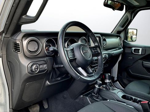 Certified 2022 Jeep Gladiator Willys image 17