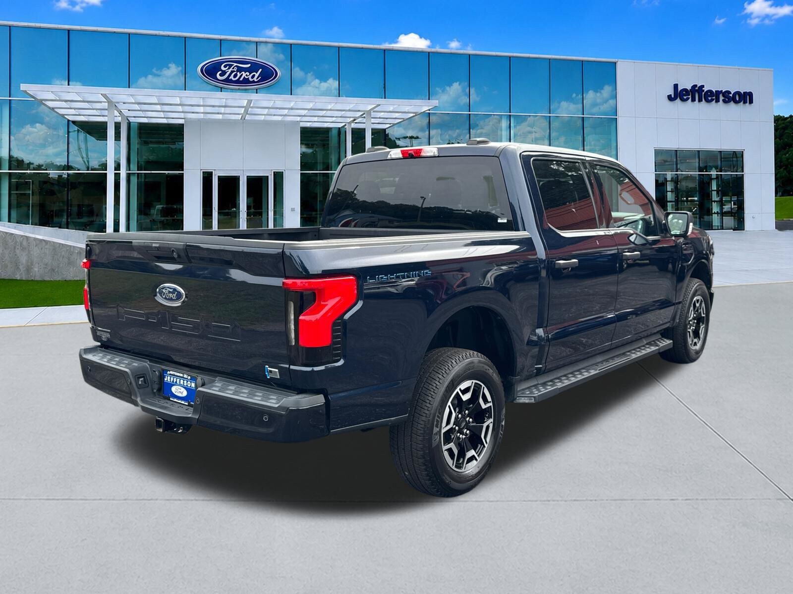 Used 2023 Ford F150 Lightning XLT AWD/4WD image 7