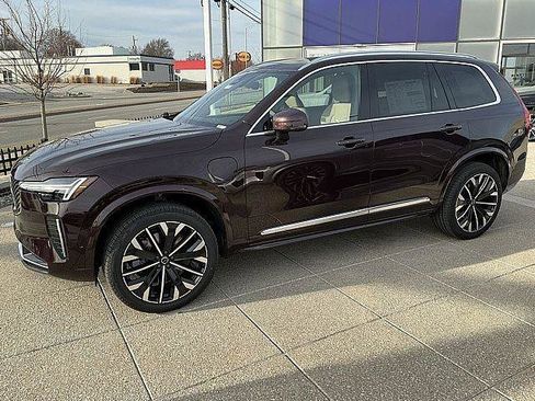 New 2026 Volvo XC90 T8 Plus w/ Protection Package Premier AWD/4WD image 11