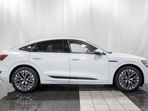 Used 2024 Audi Q8 e-tron Premium Plus image 3