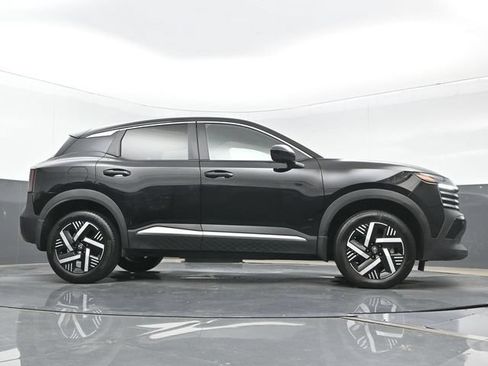 Used 2025 Nissan Kicks SV w/ Charging Package FWD image 26