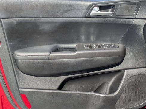 Used 2020 Kia Sportage LX image 9