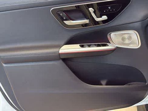 Used 2025 Mercedes-Benz GLC 350e 4MATIC image 15