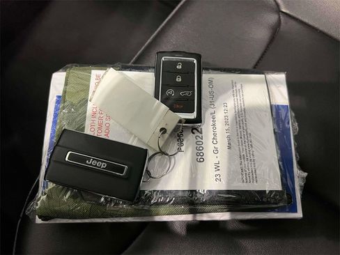 Used 2023 Jeep Grand Cherokee L Limited image 36