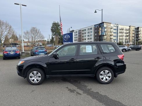 Used 2010 Subaru Forester 2.5X w/ Popular Equipment Group 1B image 2