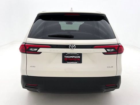 Used 2024 Toyota Grand Highlander AWD image 8