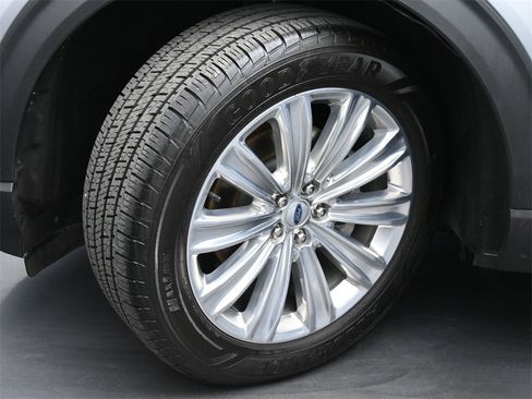 Used 2020 Ford Explorer Limited image 22