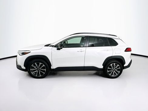 Used 2025 Toyota Corolla Cross XLE image 4