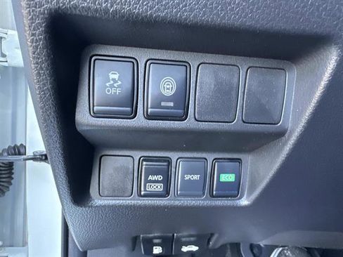 Used 2022 Nissan Rogue Sport S image 11