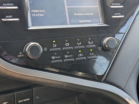 Used 2019 Toyota Camry LE FWD image 24