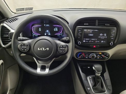 Used 2025 Kia Soul LX image 22