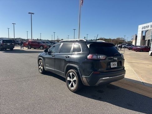 Used 2019 Jeep Cherokee Limited image 3