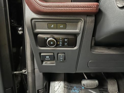 Used 2023 Ford Expedition Limited AWD/4WD image 38
