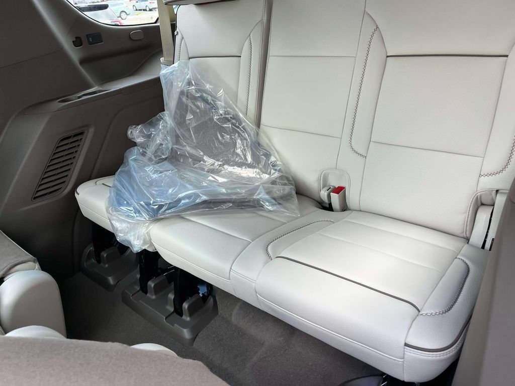 New 2026 GMC Yukon Denali w/ Sun & Power Step Package AWD/4WD image 17