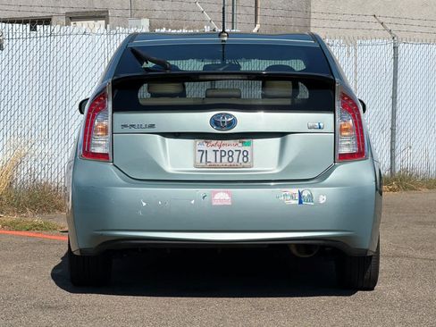 Used 2015 Toyota Prius Five FWD image 4