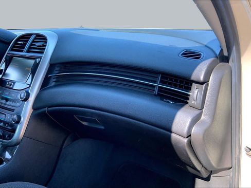Used 2016 Chevrolet Malibu LT FWD image 17