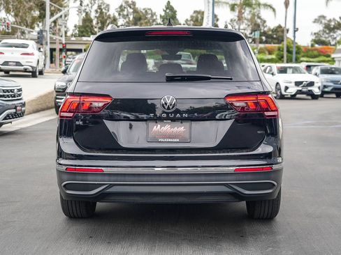 Certified 2023 Volkswagen Tiguan SE FWD image 7