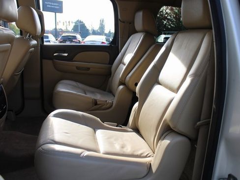 Used 2011 Chevrolet Suburban LTZ image 18