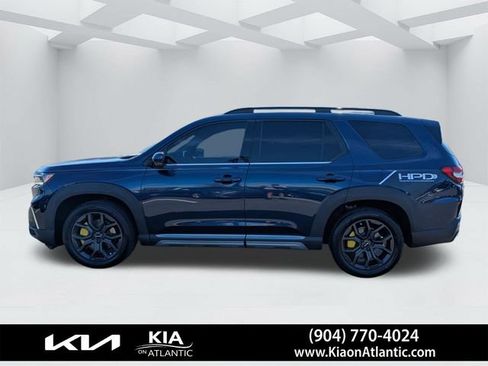 Used 2023 Honda Pilot Touring image 6