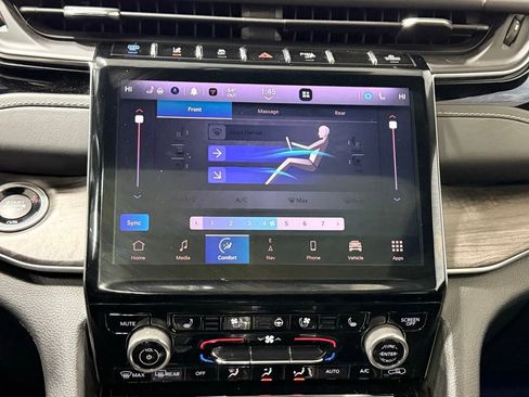 Used 2023 Jeep Grand Cherokee Overland w/ Advanced Protech Group III image 20