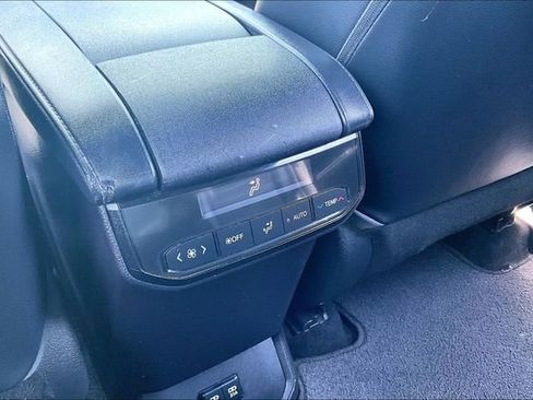 Used 2021 Toyota Highlander XSE FWD image 10