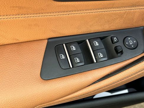 Used 2023 BMW M550i xDrive image 11