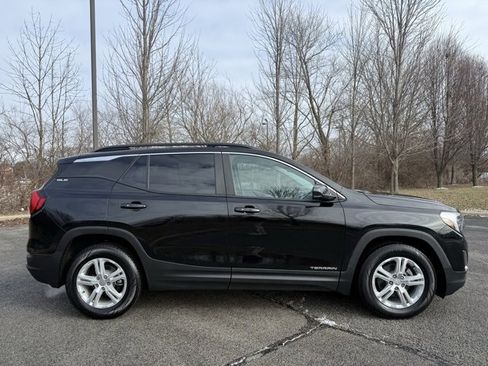 Used 2021 GMC Terrain SLE w/ Driver Convenience Package image 2