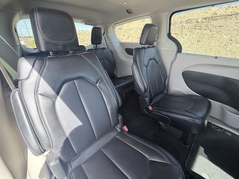 Used 2024 Chrysler Pacifica Touring-L image 34