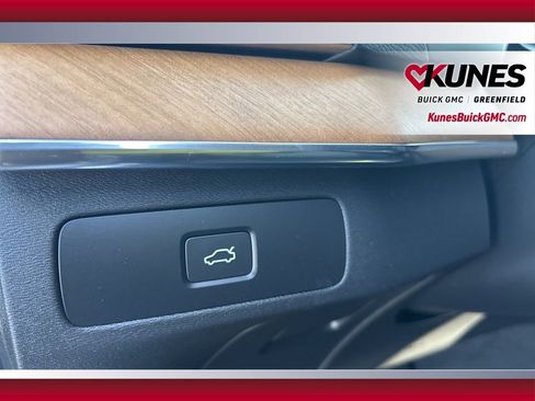 Used 2024 Volvo XC90 B5 Plus image 18