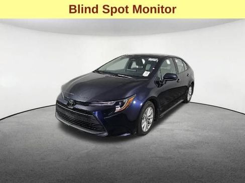 Used 2025 Toyota Corolla LE w/ LE Premium Package FWD image 4