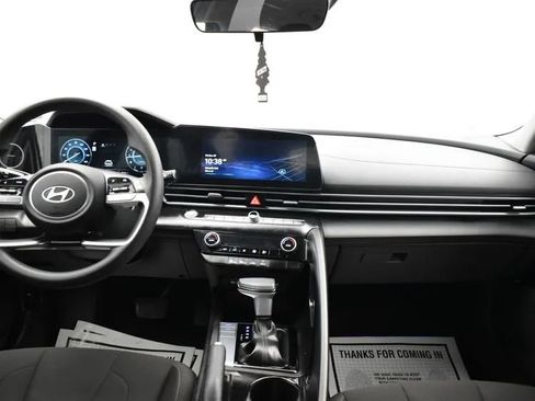 Used 2024 Hyundai Elantra SEL image 18