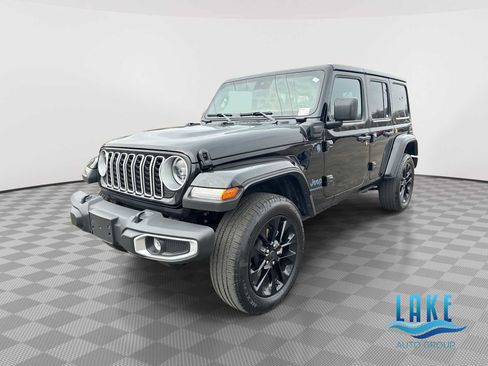 Used 2025 Jeep Wrangler Unlimited Sahara w/ Safety Group AWD/4WD image 1