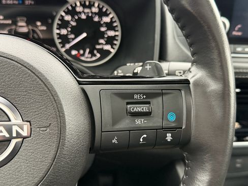 Used 2022 Nissan Rogue SV w/ SV Premium Package image 12