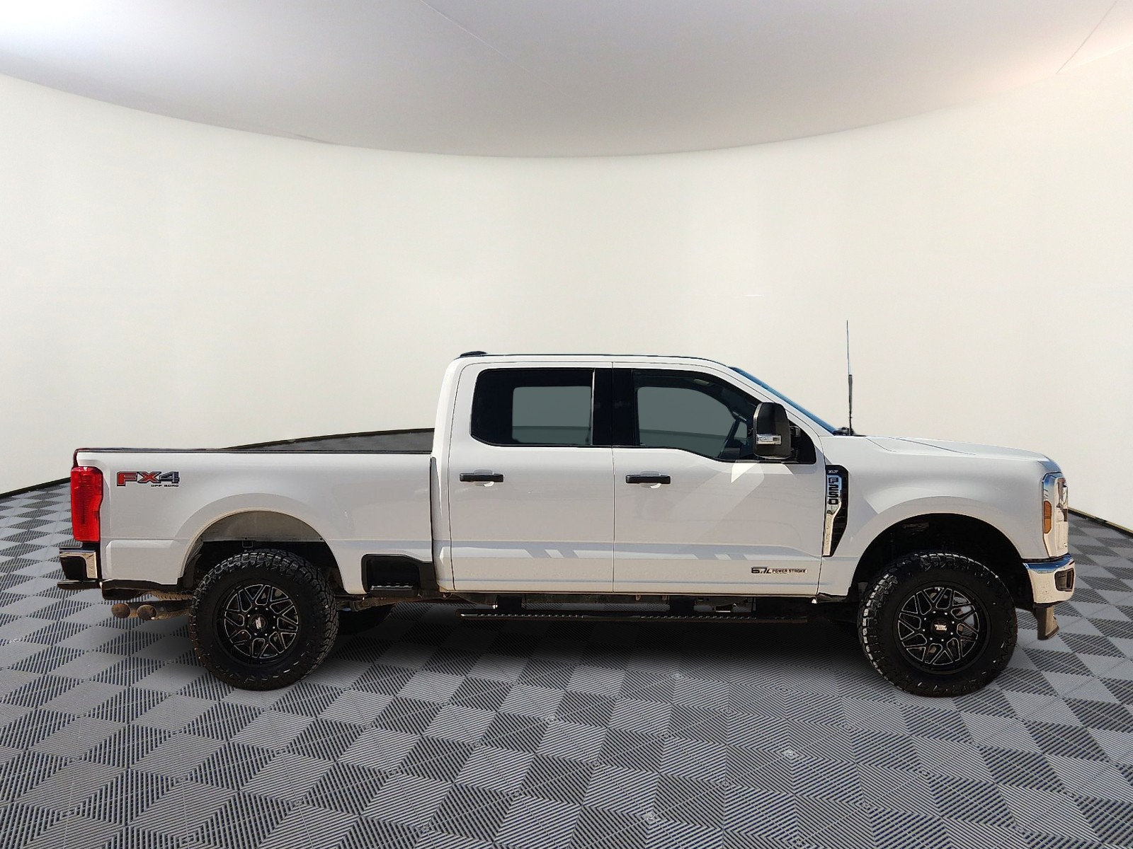 Used 2024 Ford F250 XLT w/ FX4 Off-Road Package AWD/4WD image 5