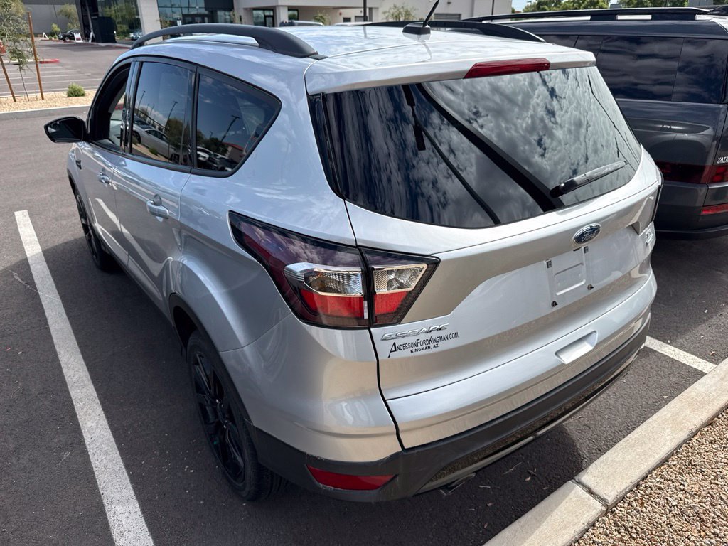 Used 2017 Ford Escape SE w/ SE Sport Appearance Package AWD/4WD image 3