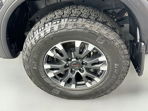 Used 2021 Nissan Titan PRO-4X w/ Pro-4x Convenience Package image 32